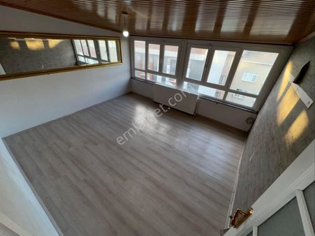 Zaferyapıdan Satılık Çatıkatı Daire 2+1 95m2 Balkonlu 2010yapı Hisseli İstanbulsultangazi Cebecimhde