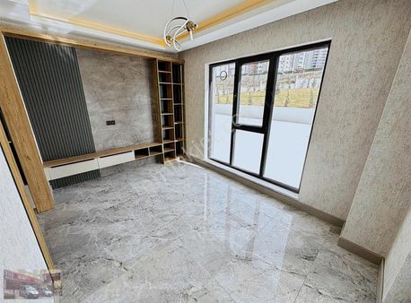 Susuzda Kapalı Otoparklı Sıfır 4+1