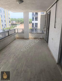 Güneştepe'de 5 Donum Arazi İçinde 3 Bloklu Sitede Kiralık Daire