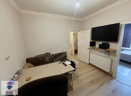 Kadıköy Yeldeğirmeni Cadde Üzeri Binada 4+1 Kiralık Daire