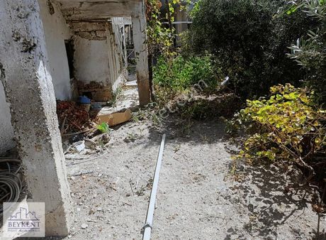 Beykent G.m.'den Çarşı Merkezinde 2 Katlı Satılık Ev