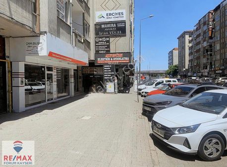 İstasyon Caddesinde İçi Yapılı Mobilyalı Bodrumlu Dükkan