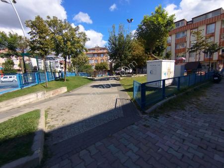 Caddeye Cephe Parka Komşu Sirkülasyonu Yüksek Kiralık Dükkan