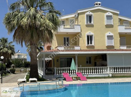 Kuşadası Davutlar Sahil 4+1 Eşyalı Havuzlu Site Satılık Villa