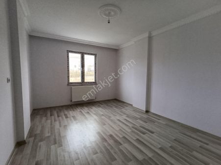 Çorum Merkez Bahabey Caddesi Müjgan Şah Düğün Salonu Yanı 1.kat