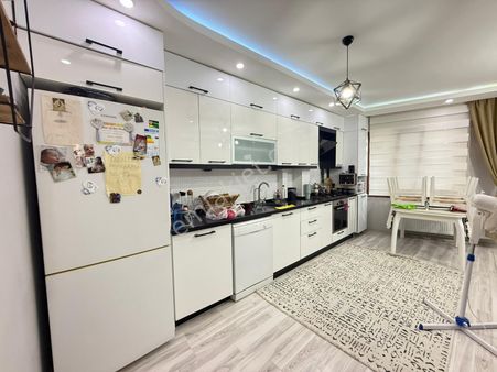 🏡 Muradiye Mahallesi 🏡 ✅5+1 M2 220 3 Katlınım 3 Katı ❇️kombi Petekli