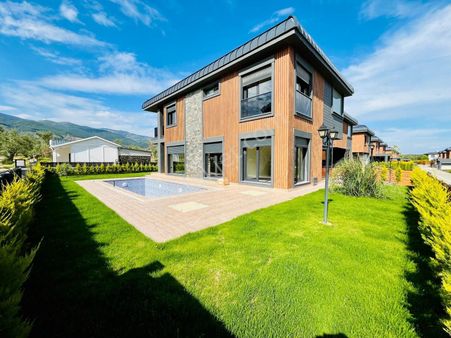 Yükselden Gürede İlk Seçenek! Asansörlü Tam Bağımsız 4+1 Villa