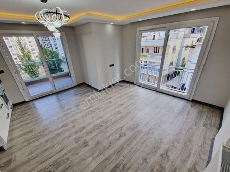 İz'den Yatay Mimari 3 Katlı Bina 3. Katı Alternatifsiz Yeni Bina