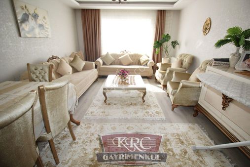 Krc'den Durali Alıç Mahallesinde Neşet Ertaş Caddesine 750 M.geniş Balkonlu 3+1 Satılık Daire