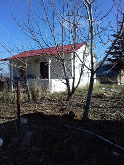 Baskil Yolu Sütlüce Yenikonak Köyünde Satlık Bahçel Ev