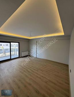 Cnr Gayrimenkul ' Den Havuzlu Site İçerisinde 2+1 Kapalı Mutfak