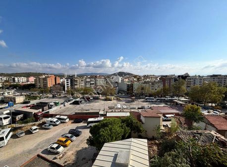 Erdek'te Yeni Binada Önü Açık Şehir Manzaralı 2+1 Satılık Daire