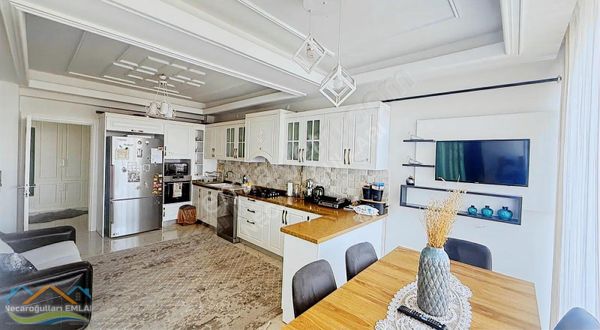 Necaroğullarından Mastfroş Caddede Görülmeye Değer 3+1 Daire