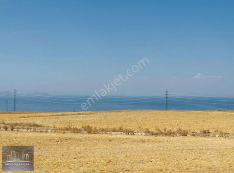 Mevsim Emlaktan Edremit Toki'de Satılık Mükemmel Manzaralı Arsa