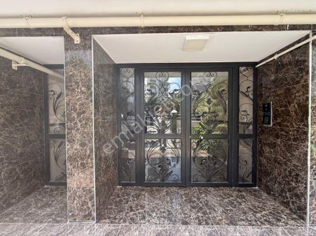 Remint’den Yurt Mahallesinde Gebiş 4+1 Kapalı Mutfak Çift Banyo Direk Hasarsız Satılık Daire Kaçmaz