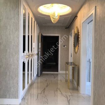 Fıstıklık Merkezde Ana Cadde Üstünde Kat Seçenekli 3,5+1