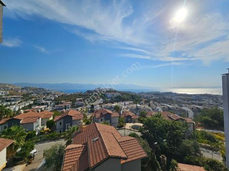 Kuşadası Kadınlar Denızı Mah.de Satılık Denız Manzaralı 2+1