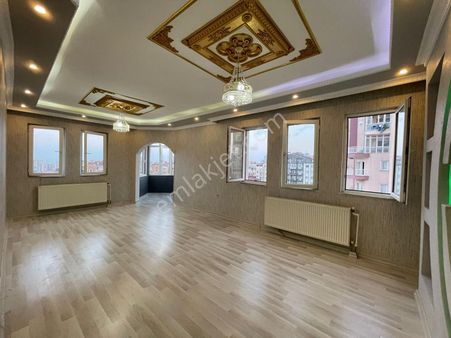 3+1 Bahçeşehir Lokasıyonda Satılık Arakat Daire