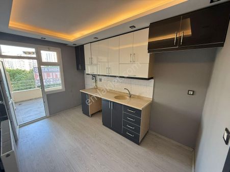 İz'den Güzelyalı'da Merkezi Konumda 3+1 Satılık Daire