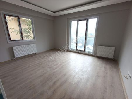 Pendik Esenyalıda Satılık 3+1 Asansör Otoparklı Ana Cadde Paralel Lüks Daire