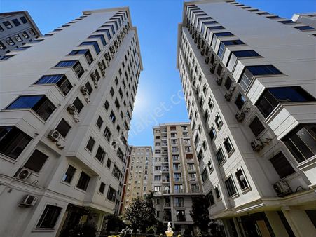 Oben'den Erenköy Erguven Evler Sitesinde 3+1 140m² Balkonlu