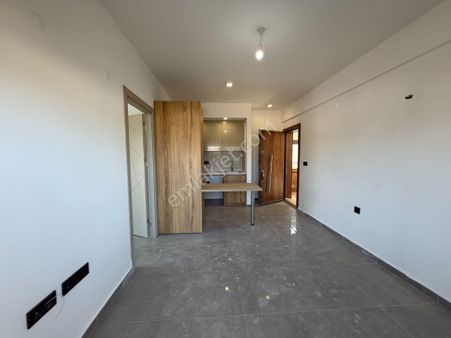 Urla Gülbahçe’de Havuzlu Site İçerisinde Satılık Sıfır 1+1 Daire