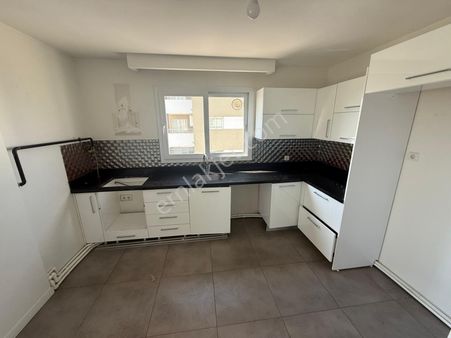 İz'den Fevzipaşa'da Geniş Oturumlu 3+1 Kiralık Daire !!