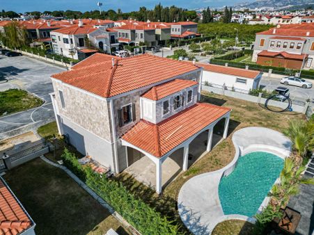 Kuşadası Storia Da Bağımsız Natamam Müstakil Villa 5+2