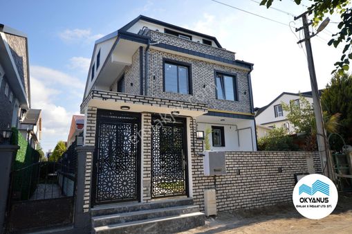 Merkez Plaj Teras Deniz Manzaralı Geniş Bahçe Alanı Yerden Isıtma 3+1 Villa Kocaali Yalı Da