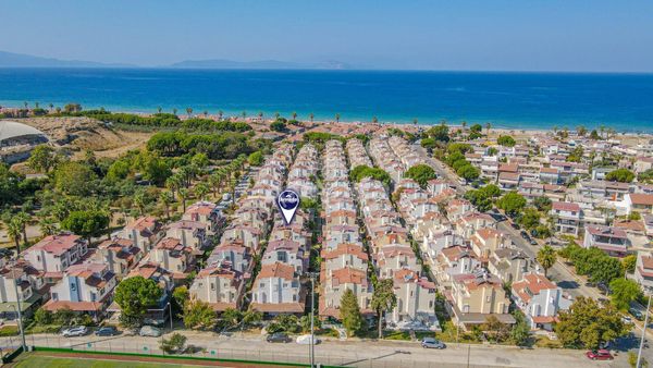 Kuşadası Karaova'da Denize 250 Metre Satılık 3+1 Villa