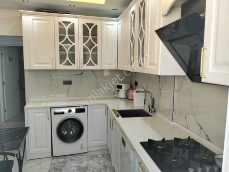 3 Katlı Teraslı Caddeye Yakın Satılık Müstakil Köşe Bina