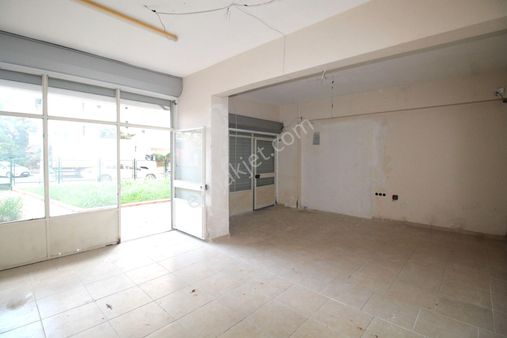 Retro’dan Forum Avm Civarı Tabela Değeri Yüksek Kiralık İşyeri Mağaza