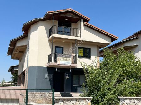 Alacaatlı Cad. Yakını 360 M2 5+2 Kiralık Villa