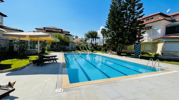 Kemer Kiriş'te Muhteşem Dağ Manzaralı Satılık Tripleks Villa