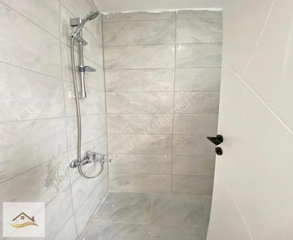 Konut Habercisin'den Cadde Üzerin'de Açık Otoparklı Ferah 2+1