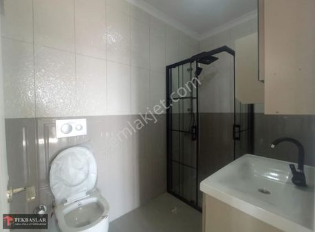 Tekbaşlar'dan Asansörlü Teraslı Ankastre Mutfaklı Daire