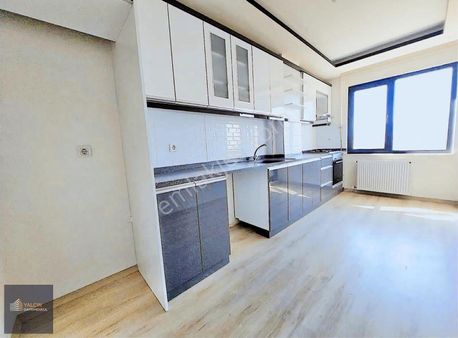 ꔪyalçından ▀▄kadıköyde Merkezi Konumda Ayrı Mutfaklı Öncephe 3+1