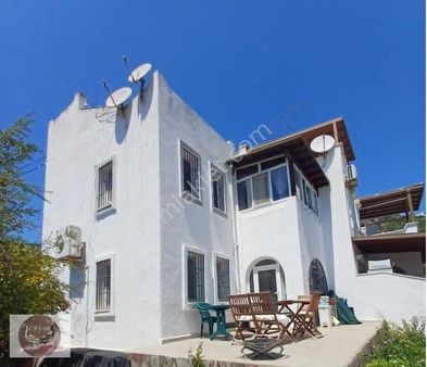 Yahşi Site İçinde Plajı Olan Bahçeli Villa