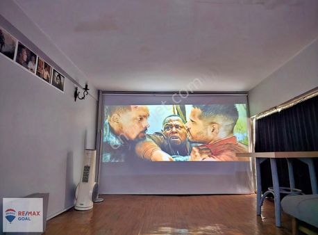 Ana Cadde Üzerinde, Faal, Sinema Salonlu Devren Cafe Restaurant