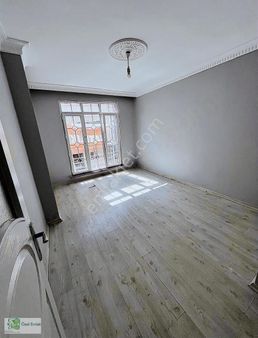 Özel Emlak"dan Kiralık Daire