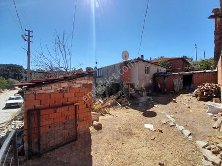 İzmir Bergama Çakırlar Mah. 346 M2 Arsa İçinde Satılık Köy Evi