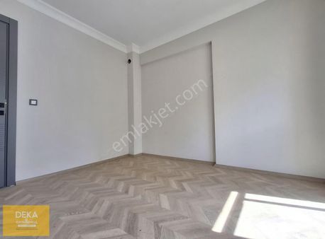 Deka Gayrimenkul'den Körfez'de Tramvaya Yakın 1+1