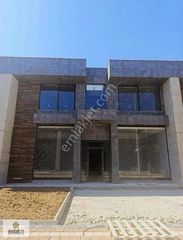 Emlak 72'den Yeni Ticaret Merkezinde Satılık Bahçeli Ofis