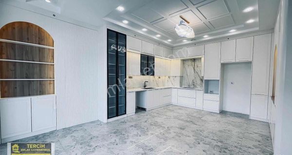 Şirinköyde Sıfır, Saunalı, Bahçeli Prestijli Villa