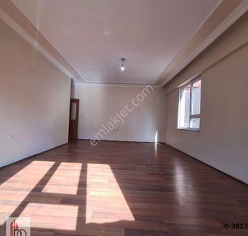 Çarşı Merkezde Ara Kat Güney Cephe