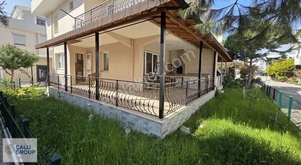 Güzelçamlı Yarenler Sitesi Sahile 650mt 4+1 Tripleks Villa