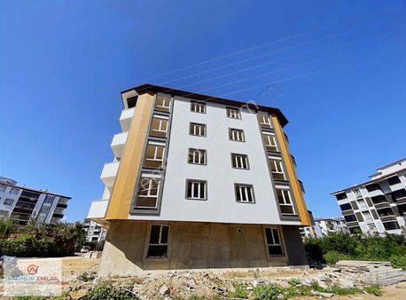 Yağmur Emlaktan Satılık Ara Kat Çok Kullanışlı Sıfır 2+1 Daire