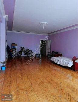 Huzur'dan Çarsı Merkezde Uncular Okulunun Yanında Satılık 3+1