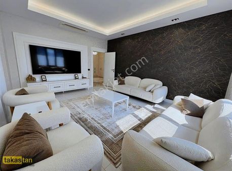 Takastan Sehirgösteren'de Sıte Içi Ultra Lüks Satılık 4+1