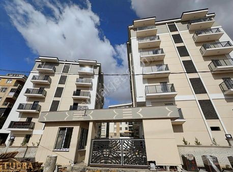 Tuğra'dan Nusratiye Mah.2bloklu Siteiçi Geniş 1+1 Arakat Satılık